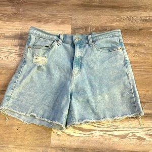 Denizen from Levi’s vintage high rise shorts size 8/29